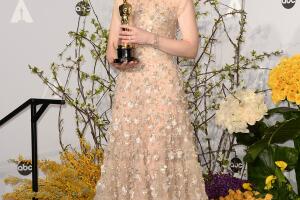 los-iconicos-vestidos-de-las-ganadoras-de-los-oscar_12.jpg