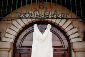 vestido-blanco-escote-en-v.jpg