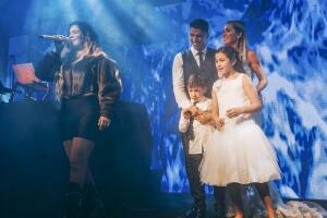 Luis Suarez y Sofia Balbi y sus hijos

Luis Suarez y Sofia Balbi