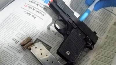 Confiscan Pistola De 9mm Cargada En El Aeropuerto De Newark Y Su Propietario Termina Arrestado Univision 41 Nueva York Wxtv Univision Existen profesiones como policía o vigilante de seguridad en las que es importante poseer un arma de defensa. 9mm cargada en el aeropuerto de newark