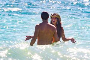 PREMIUM EXC Eiza Gonzalez and Luke Bracey