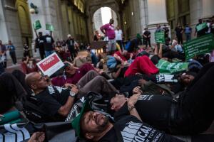 Desamparados marchan hasta City Hall