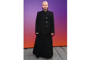 j-balvin-falda-outfit.png