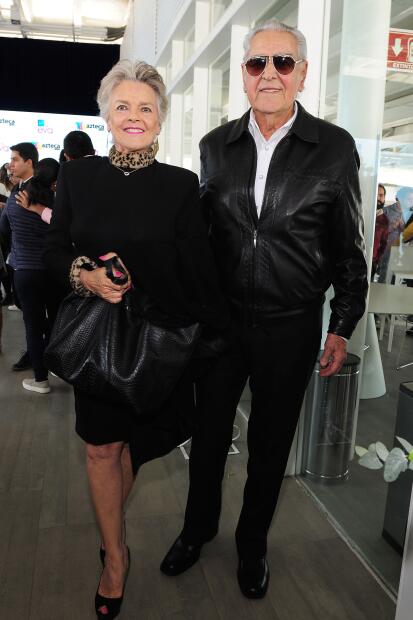 "Porque <b>a nadie le interesa la Revolución</b>, y Kate me salió con esta novedad porque hace unos años le mandé unos videos que grabó mi nieto, Darwin, antes de que ella se volviera empresaria", relató. <br>