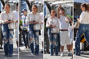 JLo con sus hijos, Emme y 'Max', en Beverly Hills.