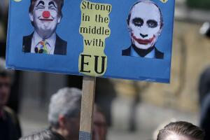 Muñecos, murales, carteles... Donald Trump y Vladimir Putin están 'juntos' por el mundo