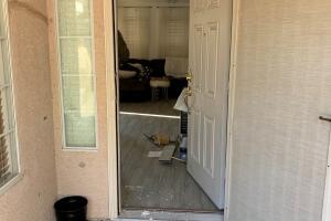 vapeee/Shots at door.jpg