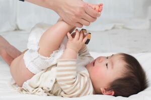 bebe-trocando-fralda-10.16-1400x800.jpg