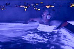 Este es un acercamiento a la última foto que Matthew Perry publicó en Instagram. Se le observa dentro del jacuzzi en el que se habría ahogado. El retrato lo colgó el pasado lunes 23 de octubre.  