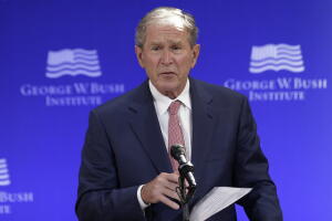 George W. Bush se convirtió en 2008 en el primer presidente estadounidense activo en el cargo que visitó Emiratos Árabes Unidos.