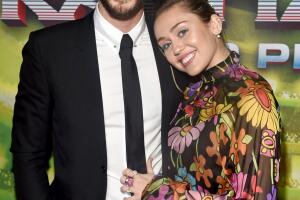 miley-cyrus-liam-hemsworth-.jpg
