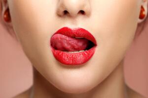 labios-rojos-lengua.jpg