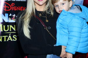 Marjorie de Sousa y su hijo