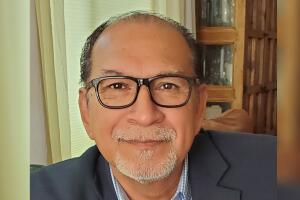 Fernando Gonzales, un demócrata que busca ser supervisor del Distrito 5 en Pima.