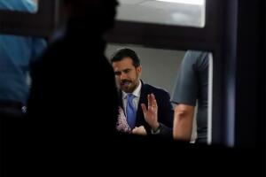 Gobernador de Puerto Rico acepta juicio político y no postulará a reelección