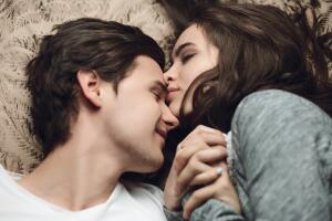 beijo-casal-namoro-0816-1400x800.jpg