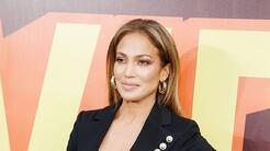 Meghan Markle estiliza su cuerpo con blazers negros: también querrás lucir estos 10 modelos
