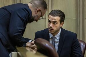 Abogados alegan que el golpe mortal de Lyle fue una reacción ante el pánico