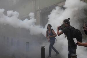 Veinte detenidos y dos patrullas quemadas en protestas contra abuso policial en México