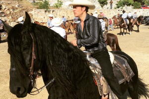 Mira lo que pasó detrás de cámaras de la serie Por Siempre Joan Sebastian 