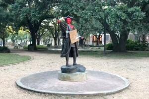 Estatua vandalizada1.jpg