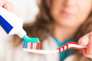 dentes-escova-creme_1.jpg