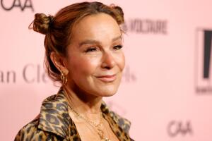 jennifer-grey-0422-1600x900.jpg