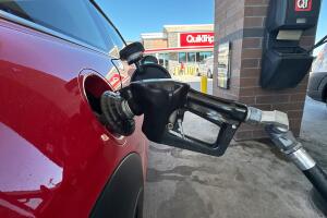 Consejos para ahorrar gasolina y reducir el consumo de combustible.