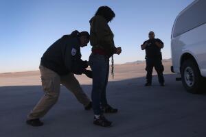 Detención de inmigrantes sin documentos