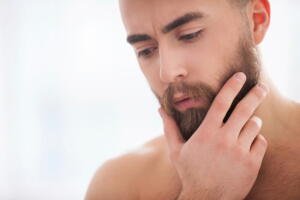 homem-barba-maos_0.jpg