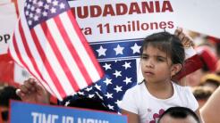 Demócratas optimistas tras reunión para incluir reforma migratoria en plan de presupuesto