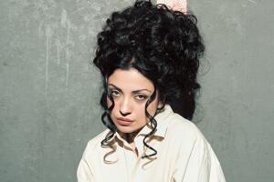 Mon Laferte será presentadora del Latin GRAMMY 2023