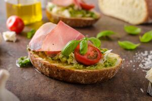 bruschetta-tomate-jamon.jpg