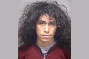 joven detenido abusar sexualmente perros gatos San Antonio Texas animales Jonathan David Casanova García amenazas bar The Happy Place