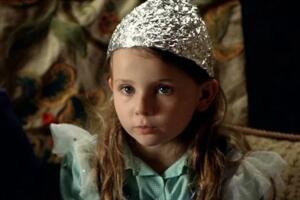 abigail-breslin-signs.jpg