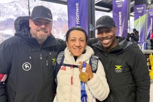 ElanaMeyersTaylor monobob oro olímpico NewBraunfels JuegosInvierno2026 atletaTexas 