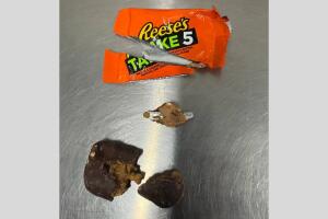 hallan navaja chocolate reeses dulces halloween kyle texas