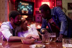 Alfred Enoch, Taís Araujo e Seu Jorge em "Medida Provisória"