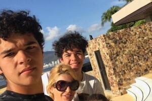 Itatí Cantoral y sus gemelos