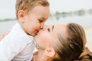 Los expertos coinciden en que la boca puede transmitir muchas infecciones. 