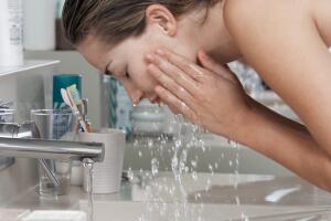 limpieza-rostro-agua.jpg
