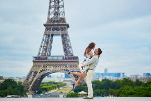viaje-ciudades-romanticas-paris-pareja.jpg