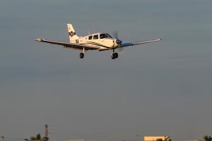 Avioneta con narcóticos aterriza de emergencia en autopista al sur de California