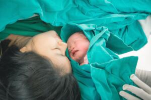 madre-bebe-parto-nacimiento-hospital.jpg