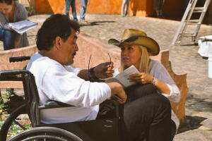 Mira lo que pasó detrás de cámaras de la serie Por Siempre Joan Sebastian 