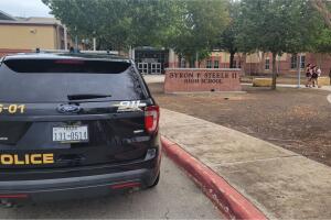 Steele high school preparatoria adolescente arrestado arma Cibolo Texas