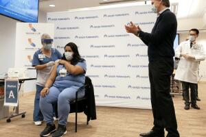 LA nurse gets vaccine