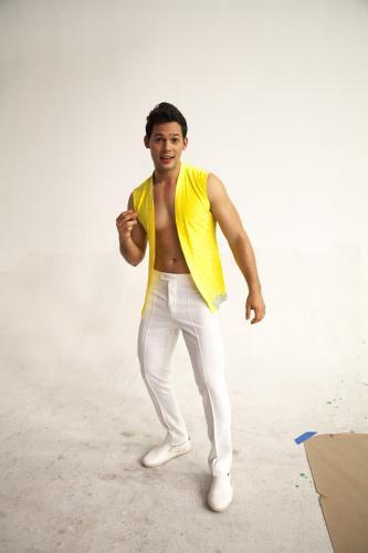 Emmanuel Palomares en Mira quien baila