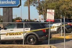 San Antonio tiroteo hotel policías heridos West Side lado oeste sospechoso muerto Texas