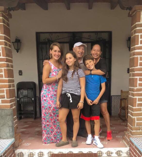 Actriz De El Dragon Pierde A Su Padre 4 Dias Despues De Ser Hospitalizado Por Coronavirus Famosos Univision